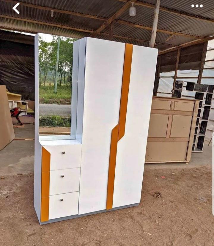 Placard intégré porte