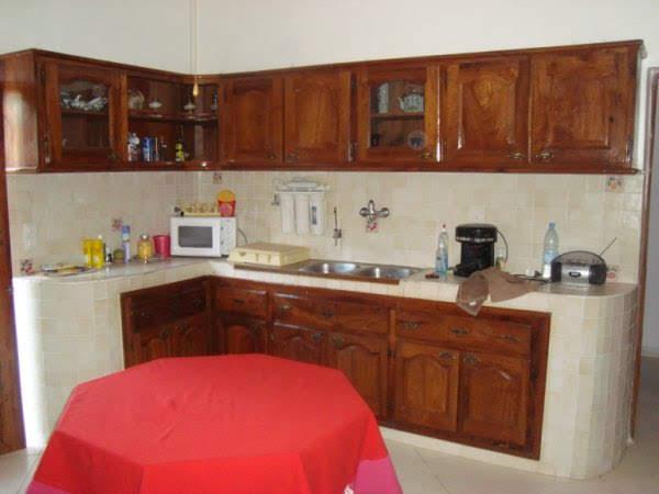 Cusine complet en bois rouge et massif